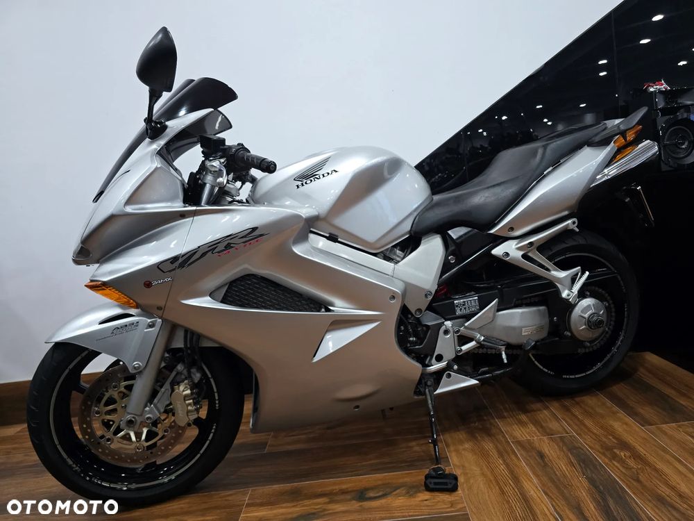 Honda VFR - 33