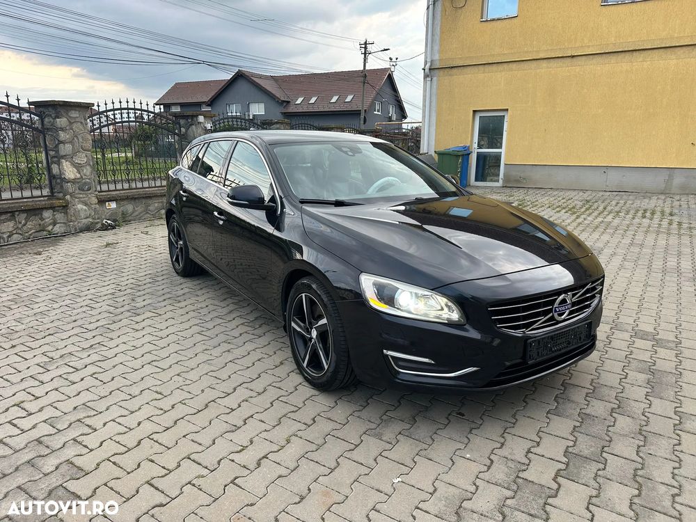 Volvo V60 D6 Plug-In-Hybrid AWD Geartronic Momentum - 4