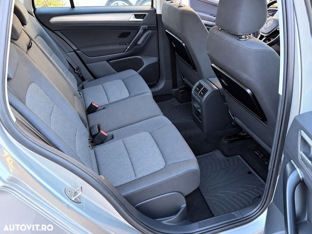 Volkswagen Golf - 6