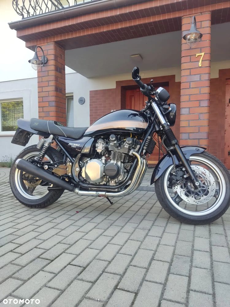 Kawasaki Zephyr - 1