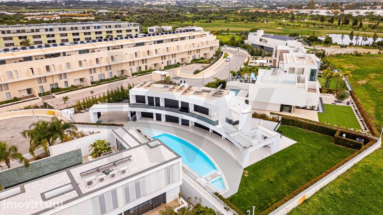 Moradia T5 Contemporânea com Domótica Total e Piscina | Vilamoura - Grande imagem: 5/59