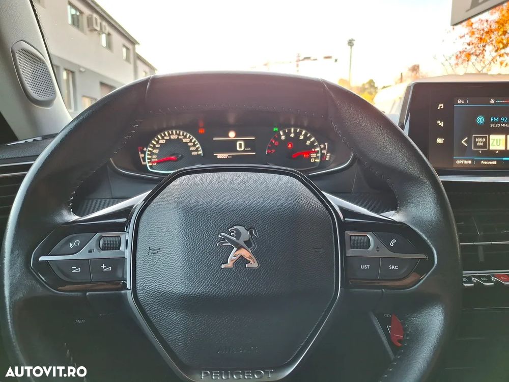 Peugeot 2008 1.2 L PureTech STT Active - 8