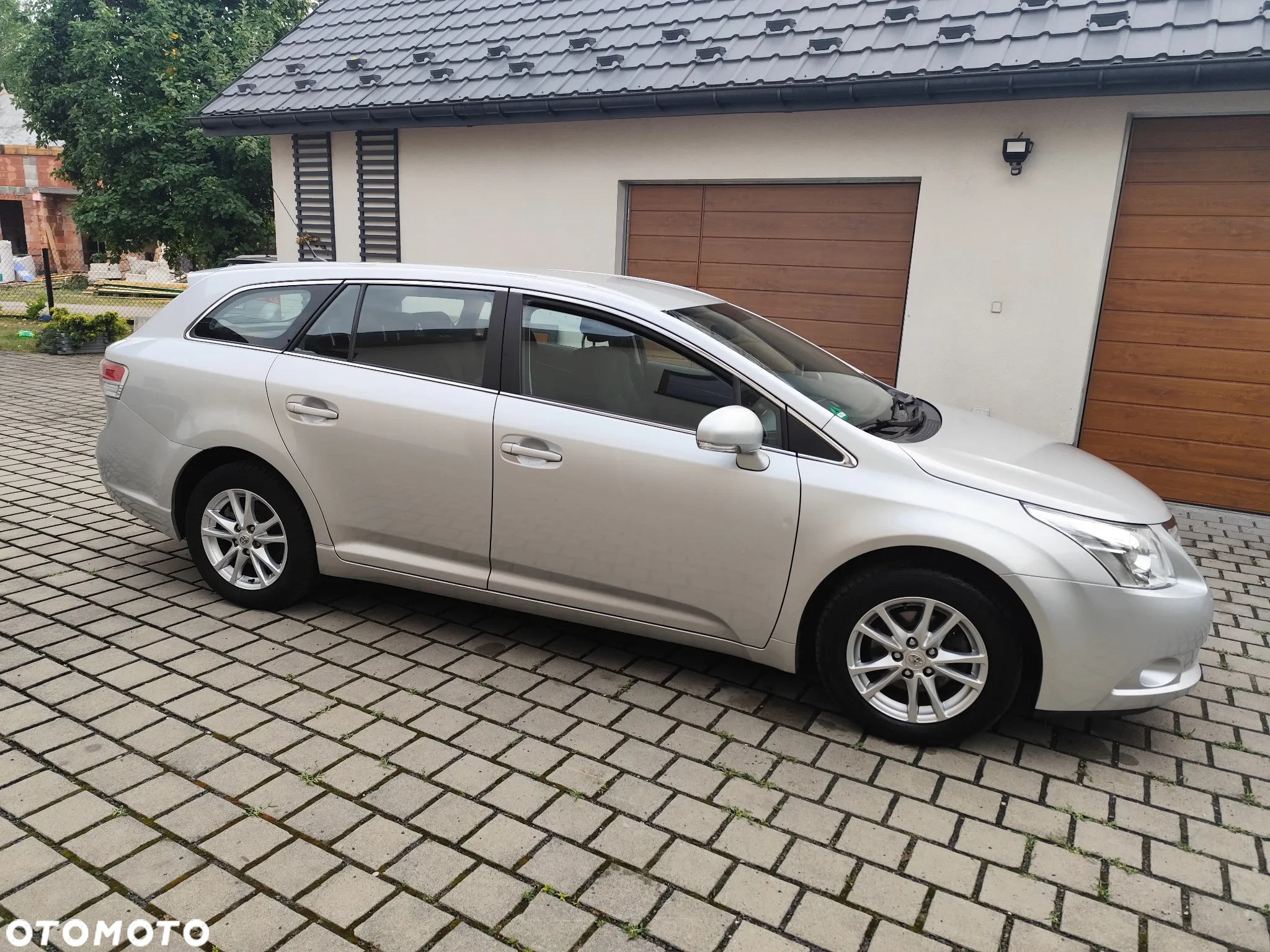 Toyota Avensis 1.6 Active - 23