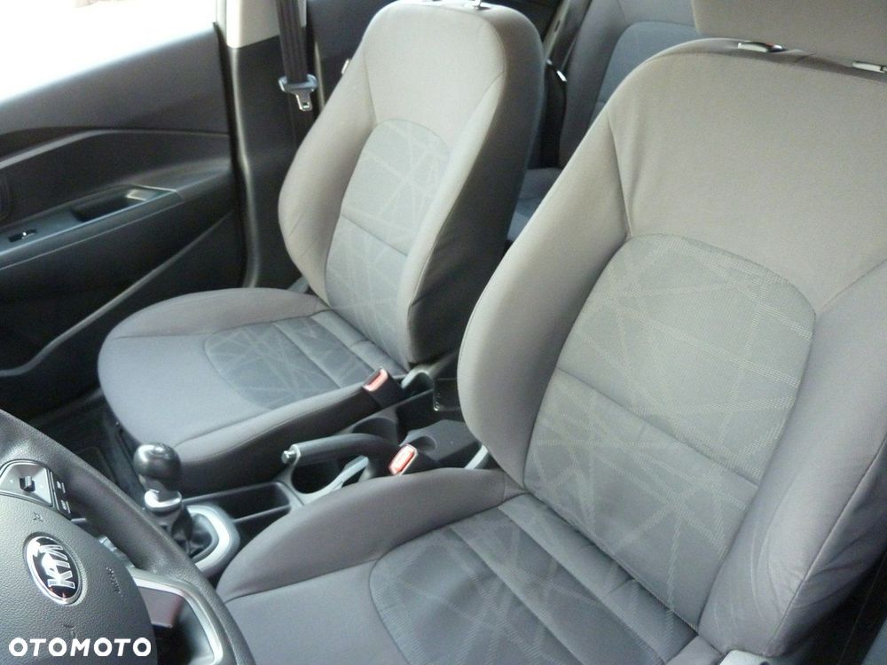 Kia Rio - 12