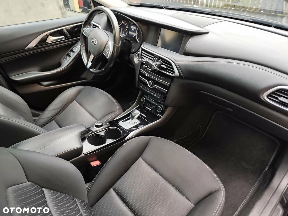 Infiniti Q30 2.2d DCT - 5