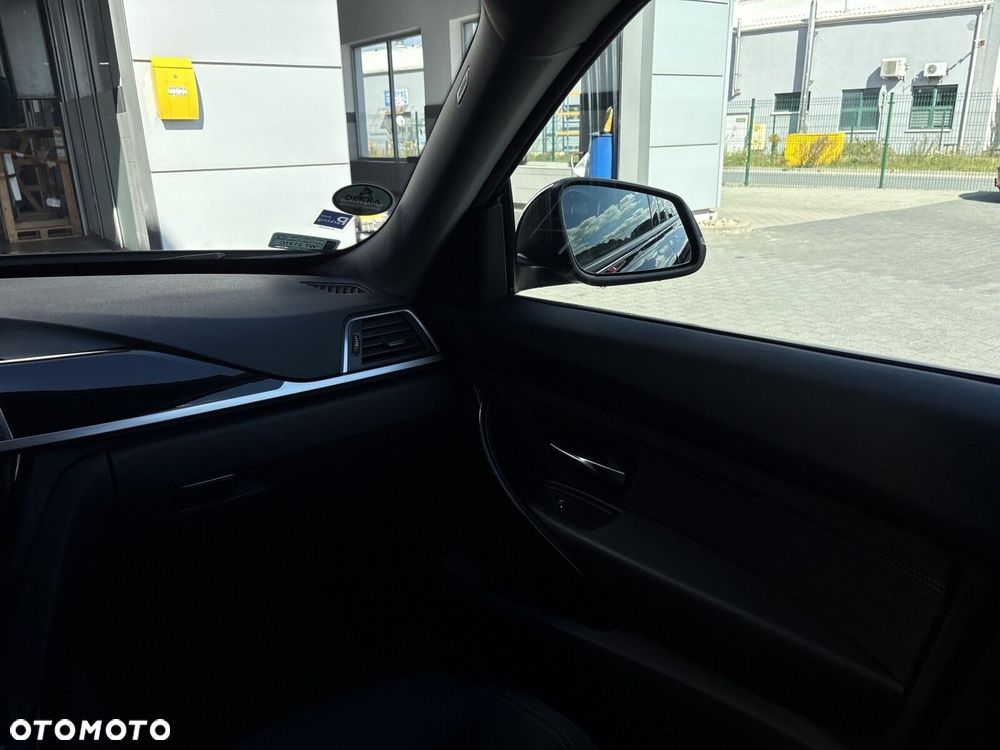BMW 3GT 320i xDrive - 26