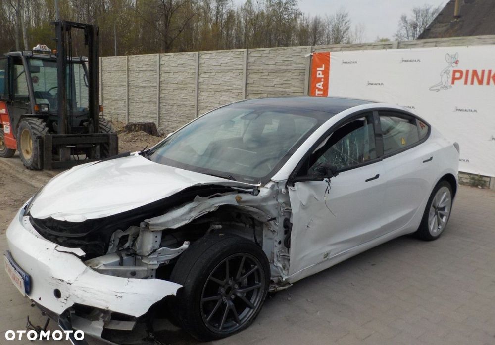 Tesla Model 3 - 8