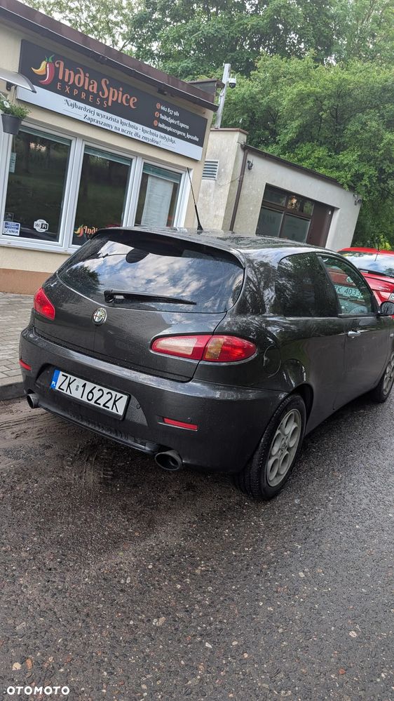 Alfa Romeo 147 1.9 JTD 16V Q2 - 4