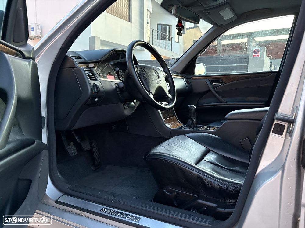 Mercedes-Benz E 240 Classic - 13
