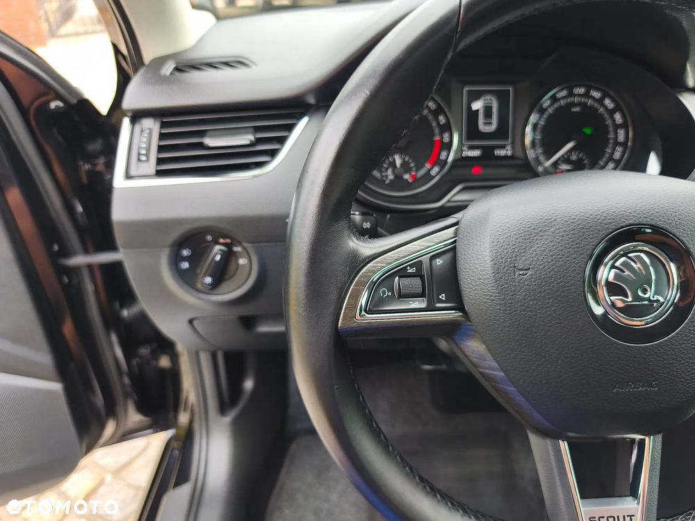 Skoda Octavia 2.0 TDI 4x4 DSG Scout - 25