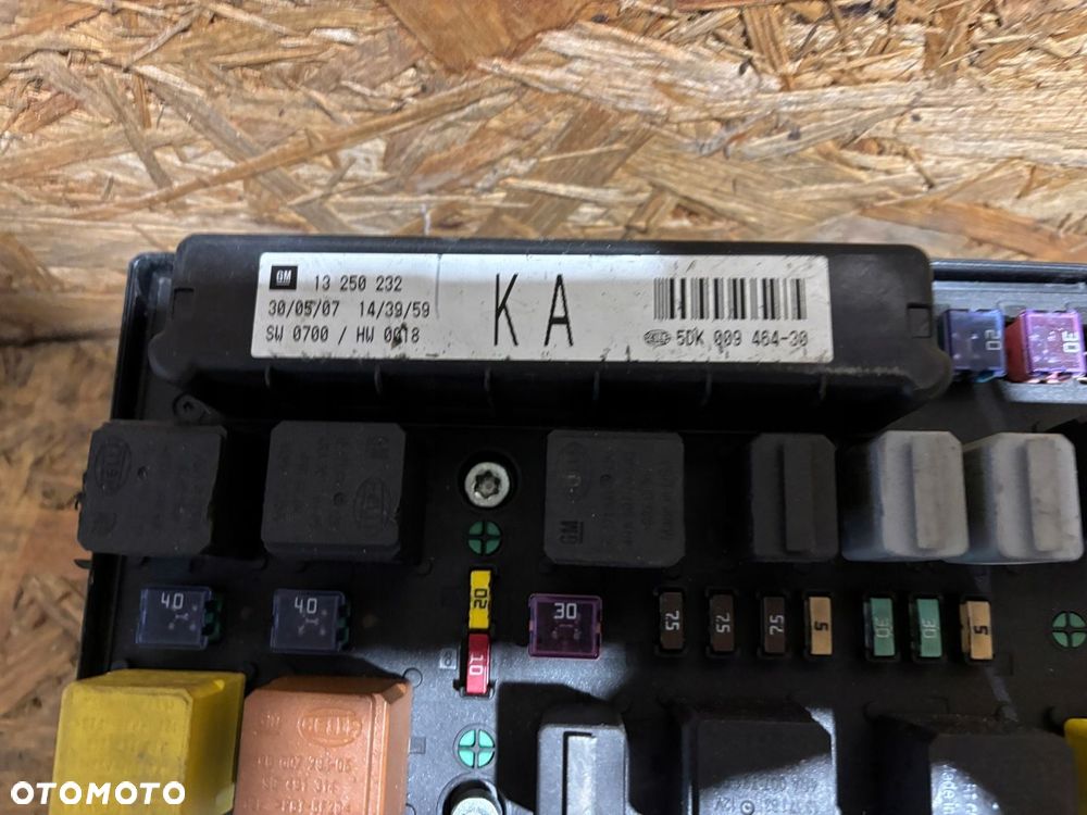 OPEL ZAFIRA B LIFT 13R MODUL SKRZYNKA BEZPIECZNIKOW 13268301M 5DK009464-40 - 2