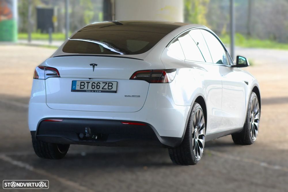 Tesla Model Y Long Range Dual Motor AWD - 8