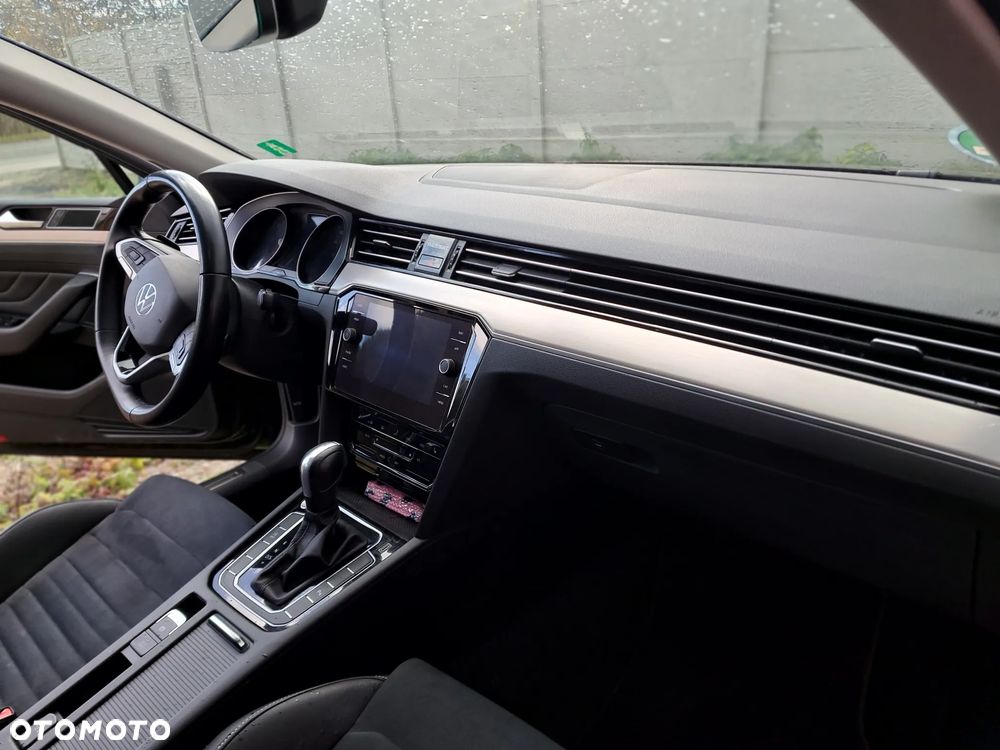 Volkswagen Passat Variant ver-variant-2-0-tdi-scr-dsg-elegance - 18