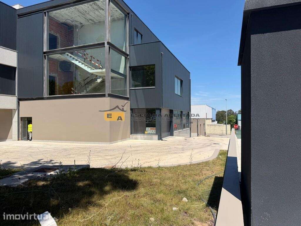 Prédio zona industrial da Maia - Grande imagem: 3/14