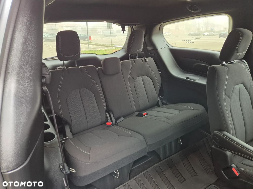 Chrysler Pacifica - 19