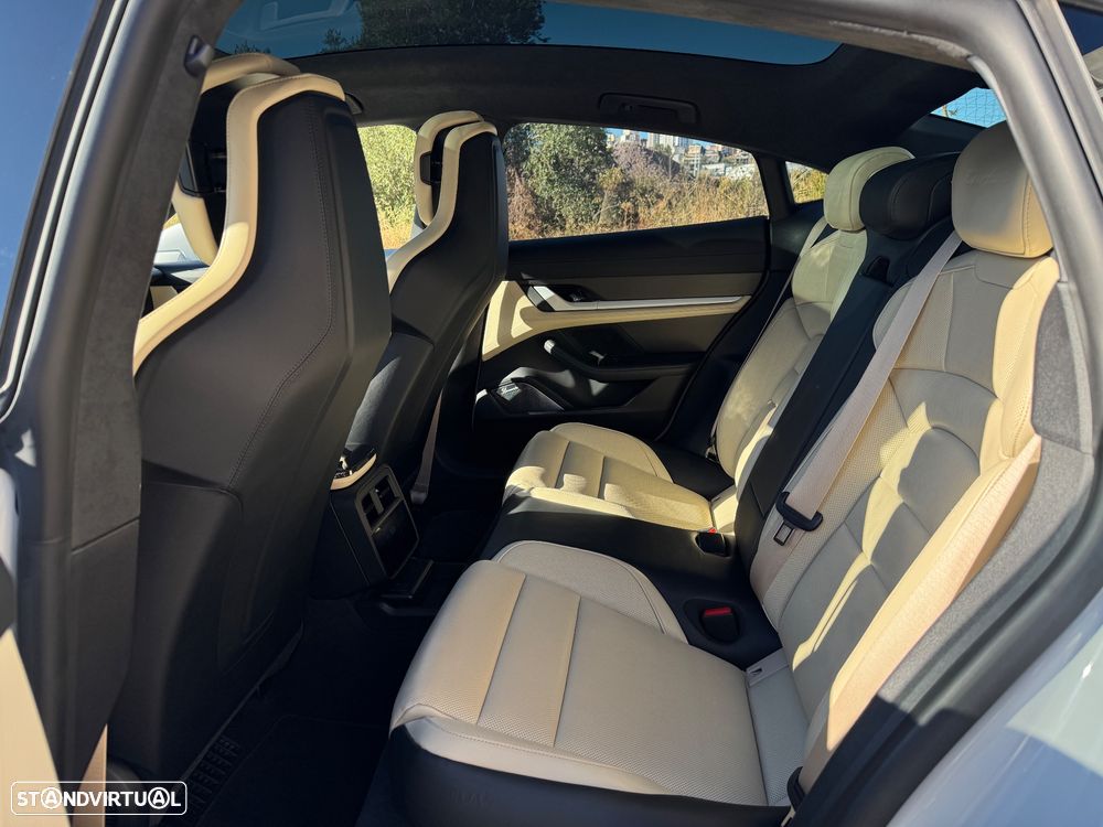 Porsche Taycan Turbo S - 22