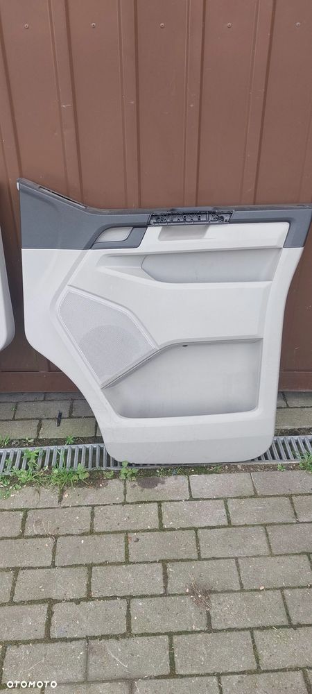 Boczki  tapicerki drzwi  L+P vw t6 - 2