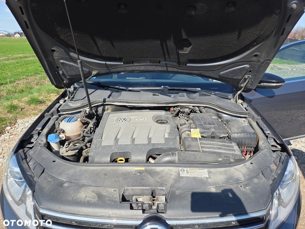 Volkswagen Passat 1.6 TDI DPF BlueMotion Technology Highline - 21