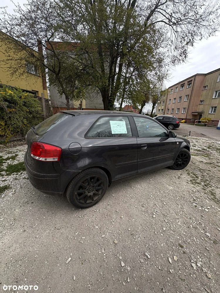 Audi A3 3-drzwiowe 1.6 FSI Ambition - 3