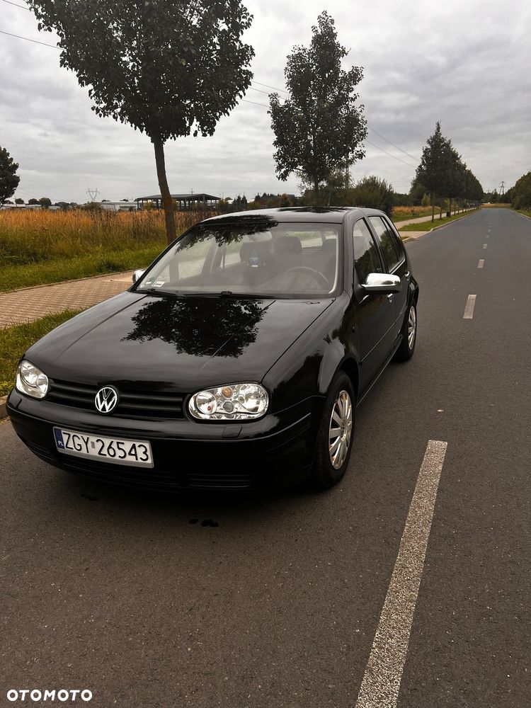 Volkswagen Golf - 1