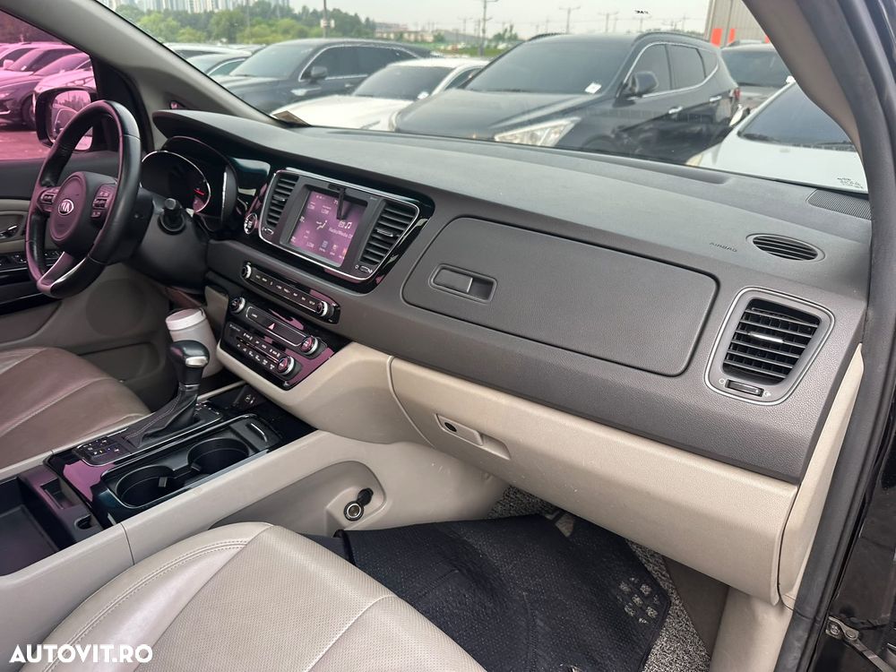 Kia Carnival - 7
