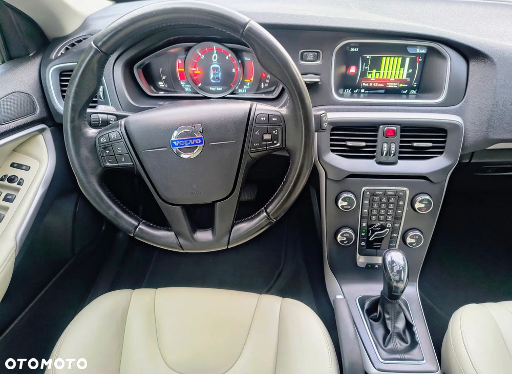 Volvo V40 D4 Geartronic Kinetic - 24