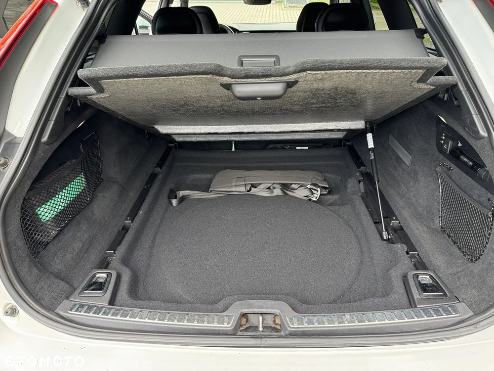Volvo V90 Cross Country D4 AWD Ocean Race - 24