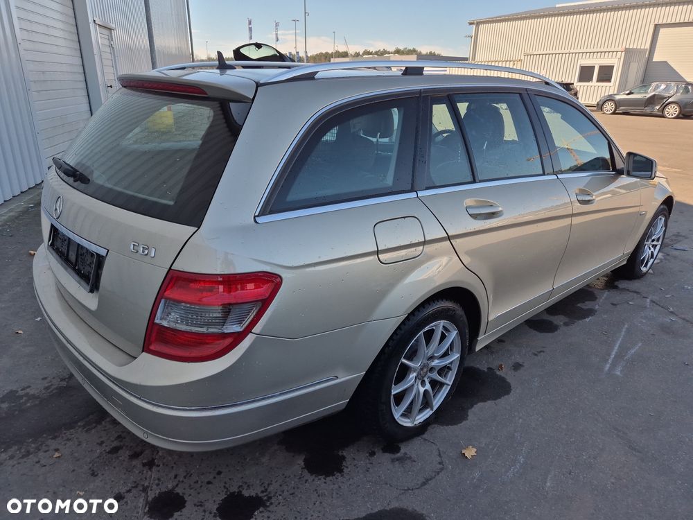 Mercedes-Benz Klasa C 250 CGI BlueEff Avantgarde - 3
