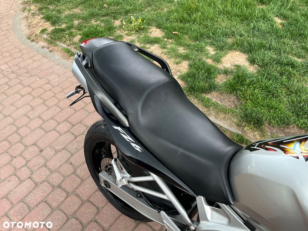 Yamaha FZ6 - 18