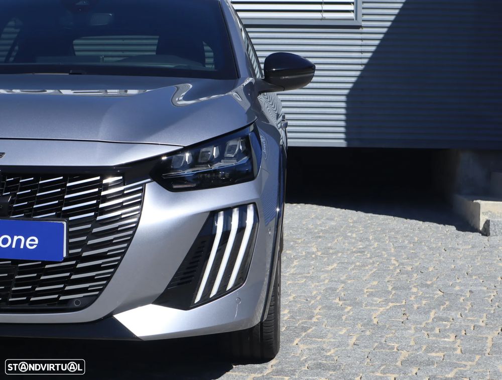 Peugeot e-208 GT - 11