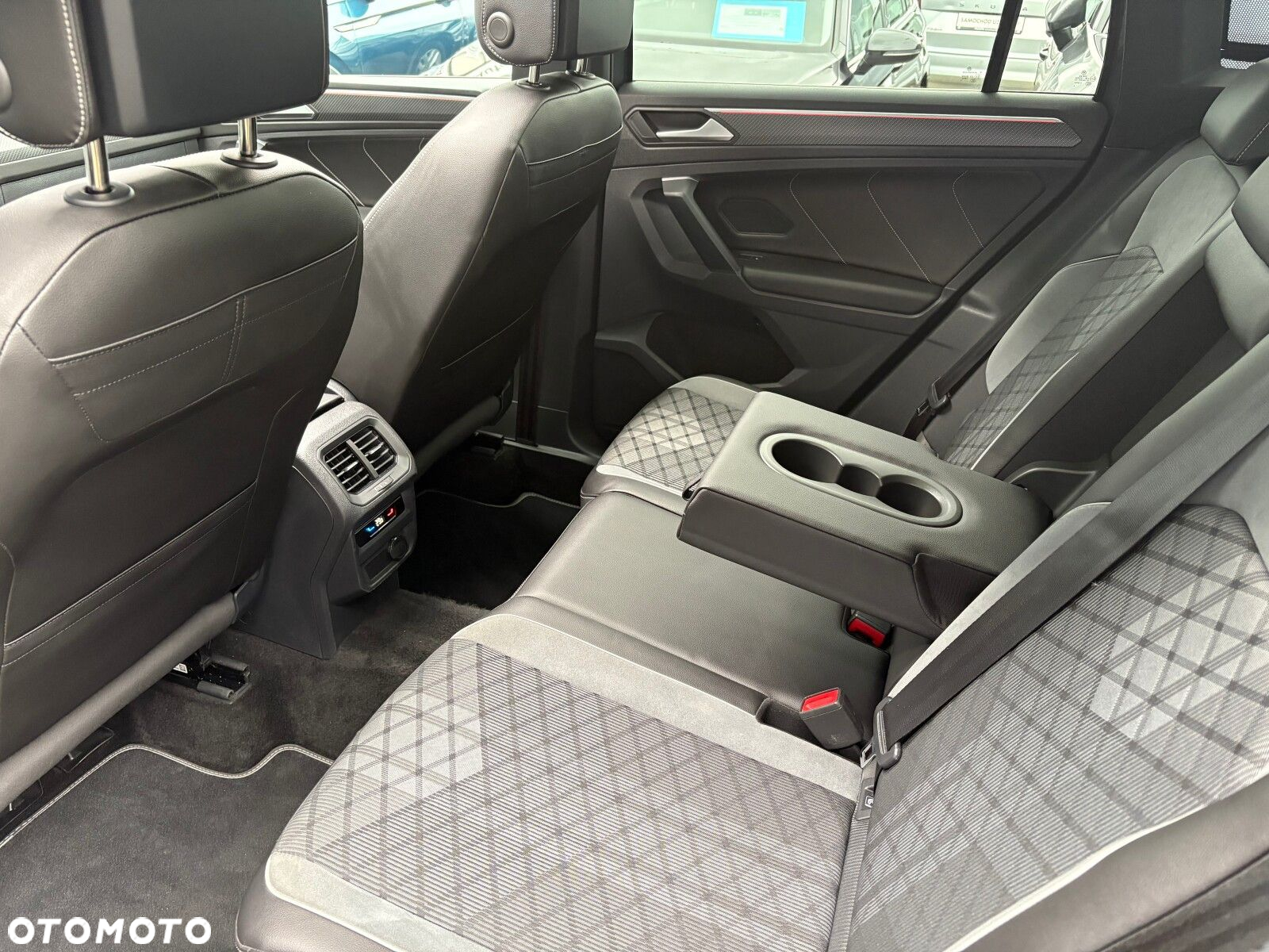 Volkswagen Tiguan - 14