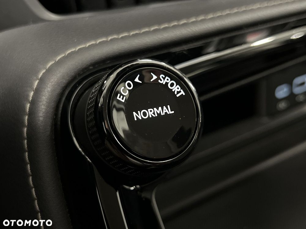 Lexus NX 350h Business AWD - 30