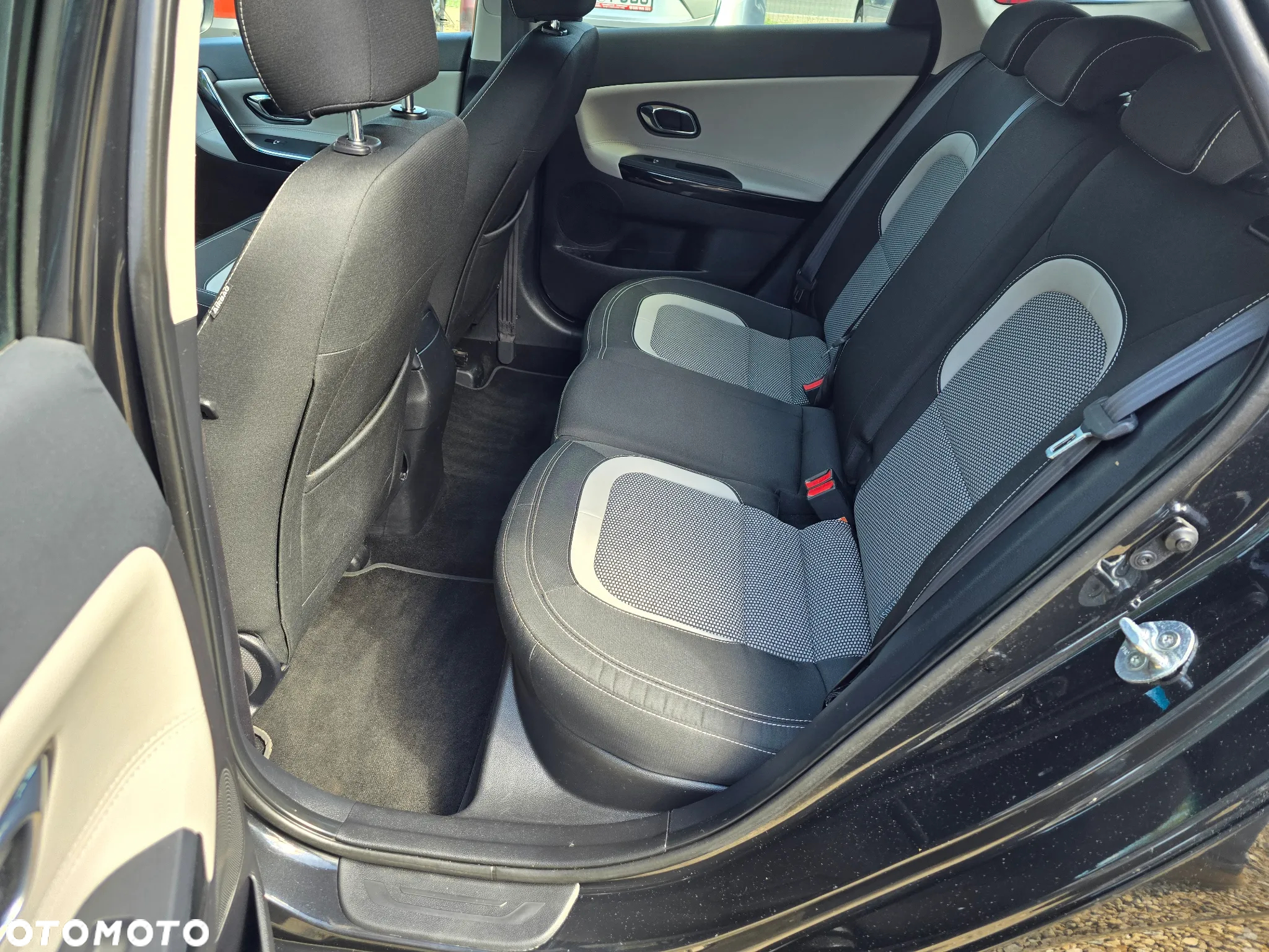 Kia Ceed 1.6 GDI Dream-Team Edition - 11