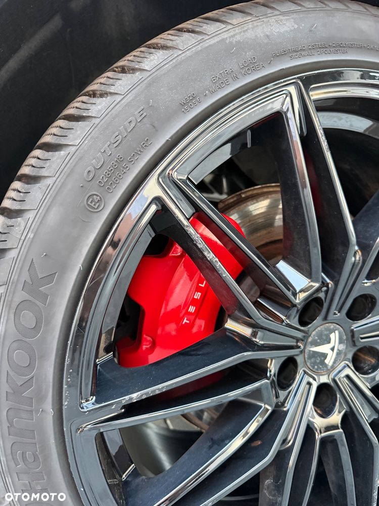 Tesla Model Y Performance AWD - 26
