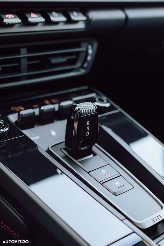 Porsche 911 Carrera 4 GTS PDK - 23