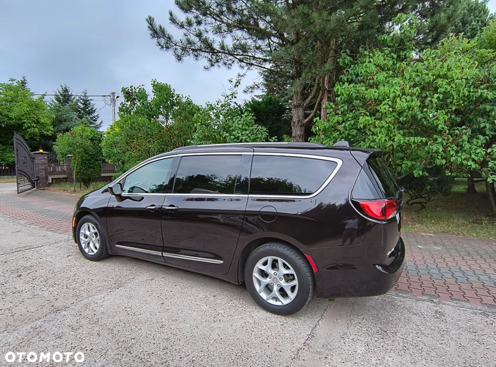 Chrysler Pacifica - 7