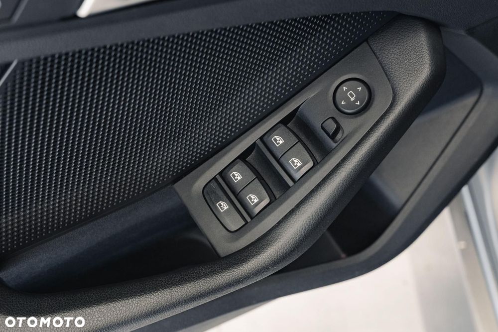 BMW Seria 1 - 32