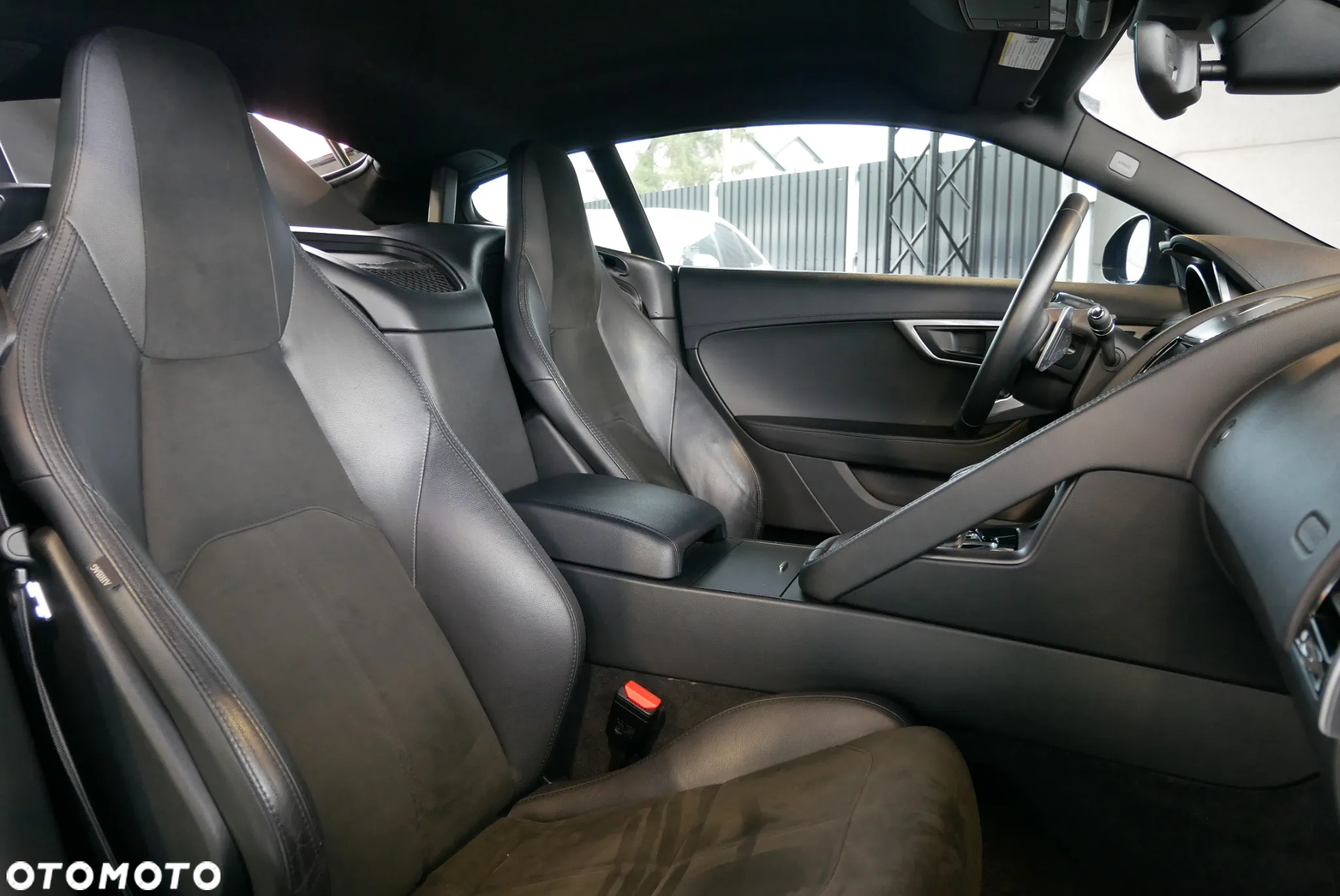 Jaguar F-Type Coupe 2.0 - 11