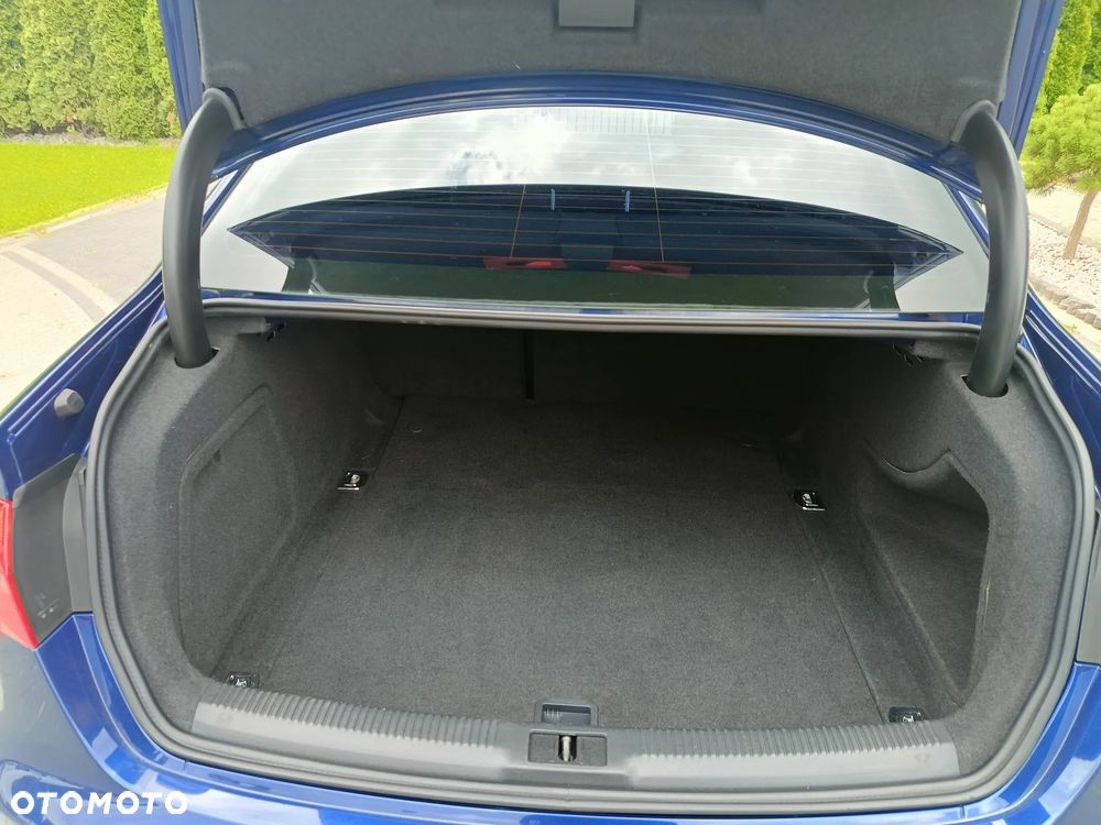 Audi A4 Limousine - 6
