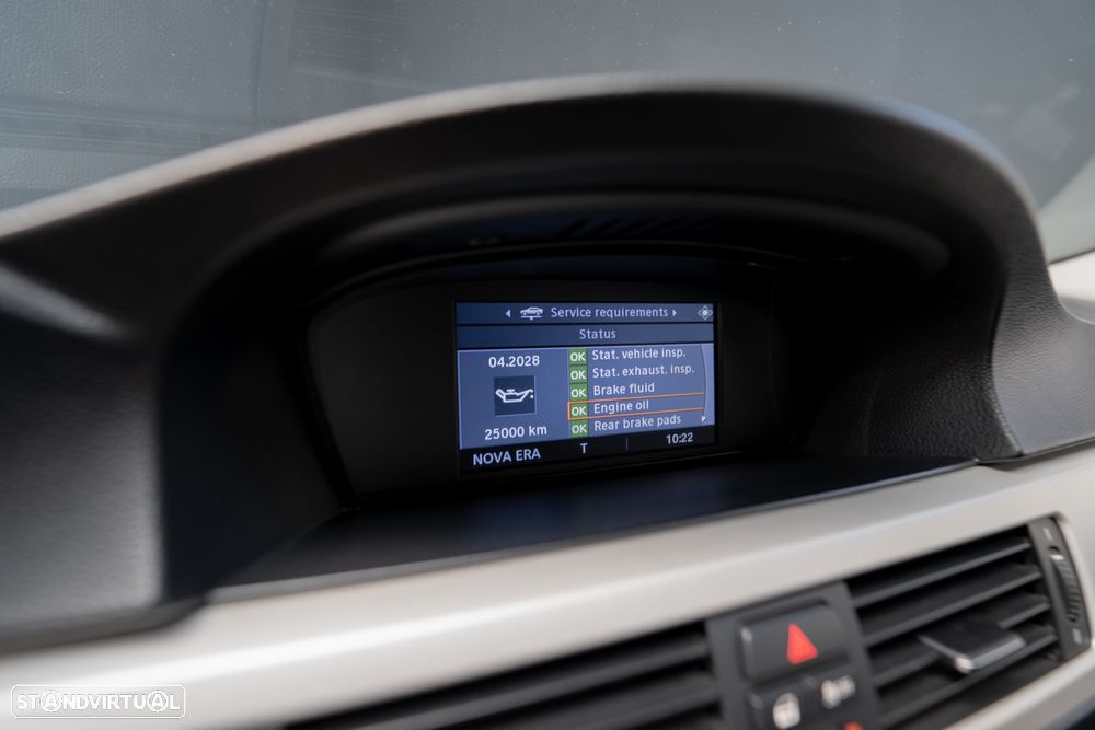 BMW 318 d Navigation Sport - 28
