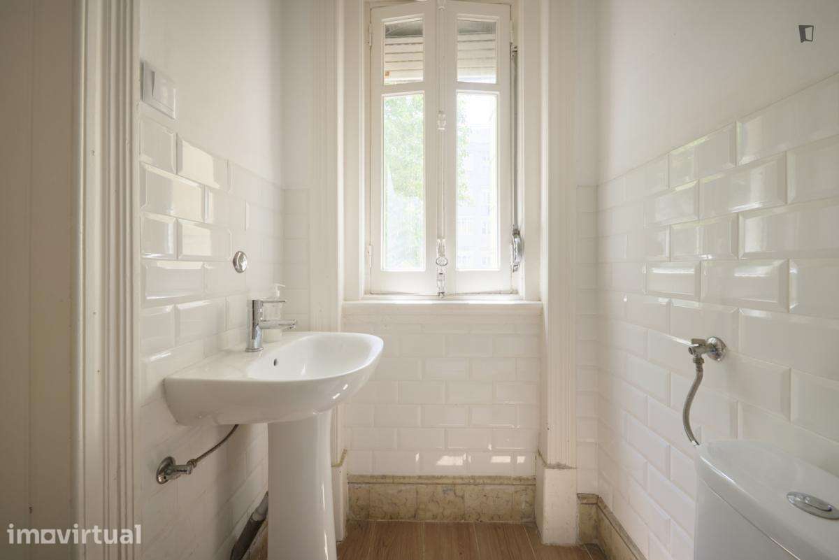 Quarto - localizado em Marquês de Pombal Lisbon - Grande imagem: 2/34