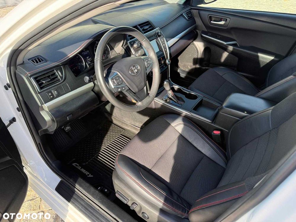 Toyota Camry - 6
