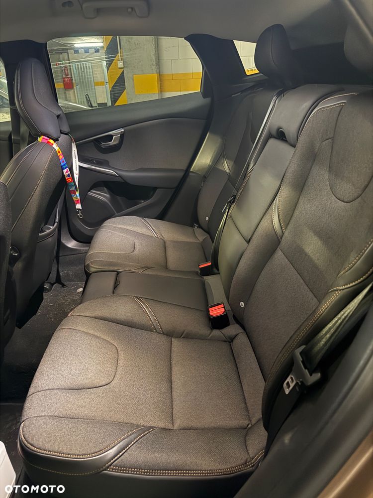 Volvo V40 Cross Country - 7