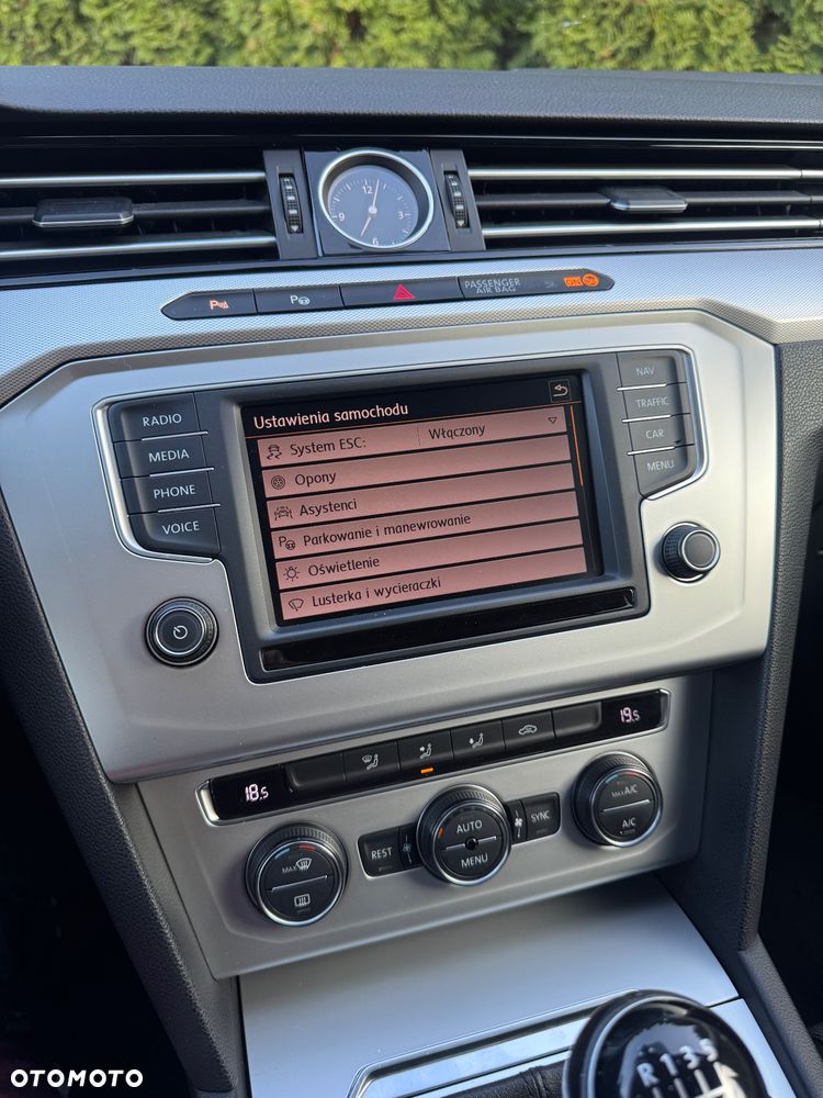Volkswagen Passat 2.0 TDI (BlueMotion Technology) Comfortline - 23