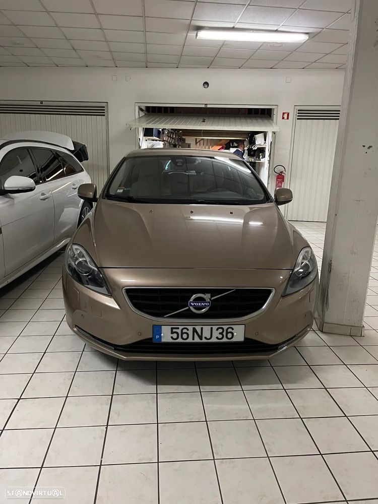 Volvo V40