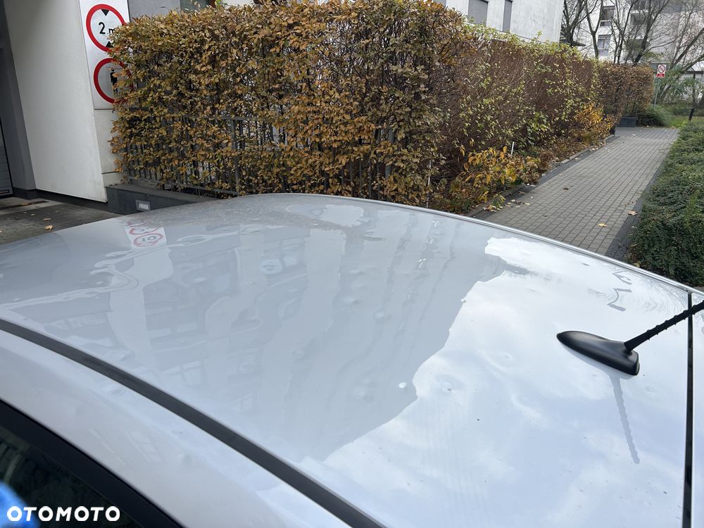 Toyota Prius 1.8 HSD Sol - 11