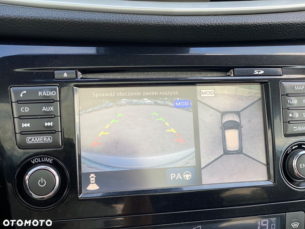 Nissan Qashqai 1.6 dCi Xtronic N-Connecta - 26