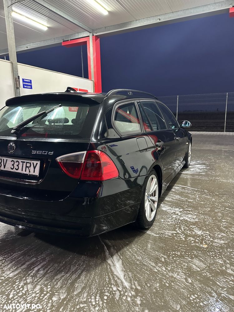 BMW Seria 3 320d DPF Touring - 4