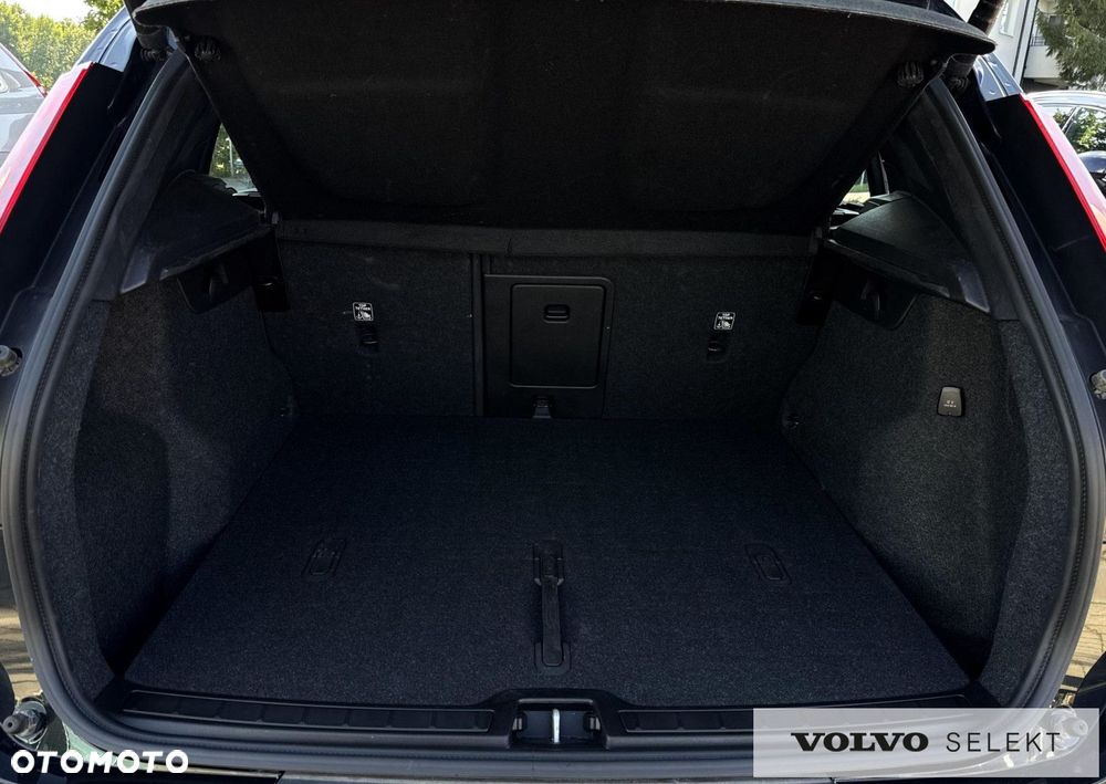 Volvo XC 40 B3 Plus Dark - 32