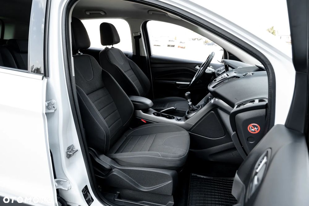 Ford Kuga 2.0 TDCi 2x4 Titanium - 17